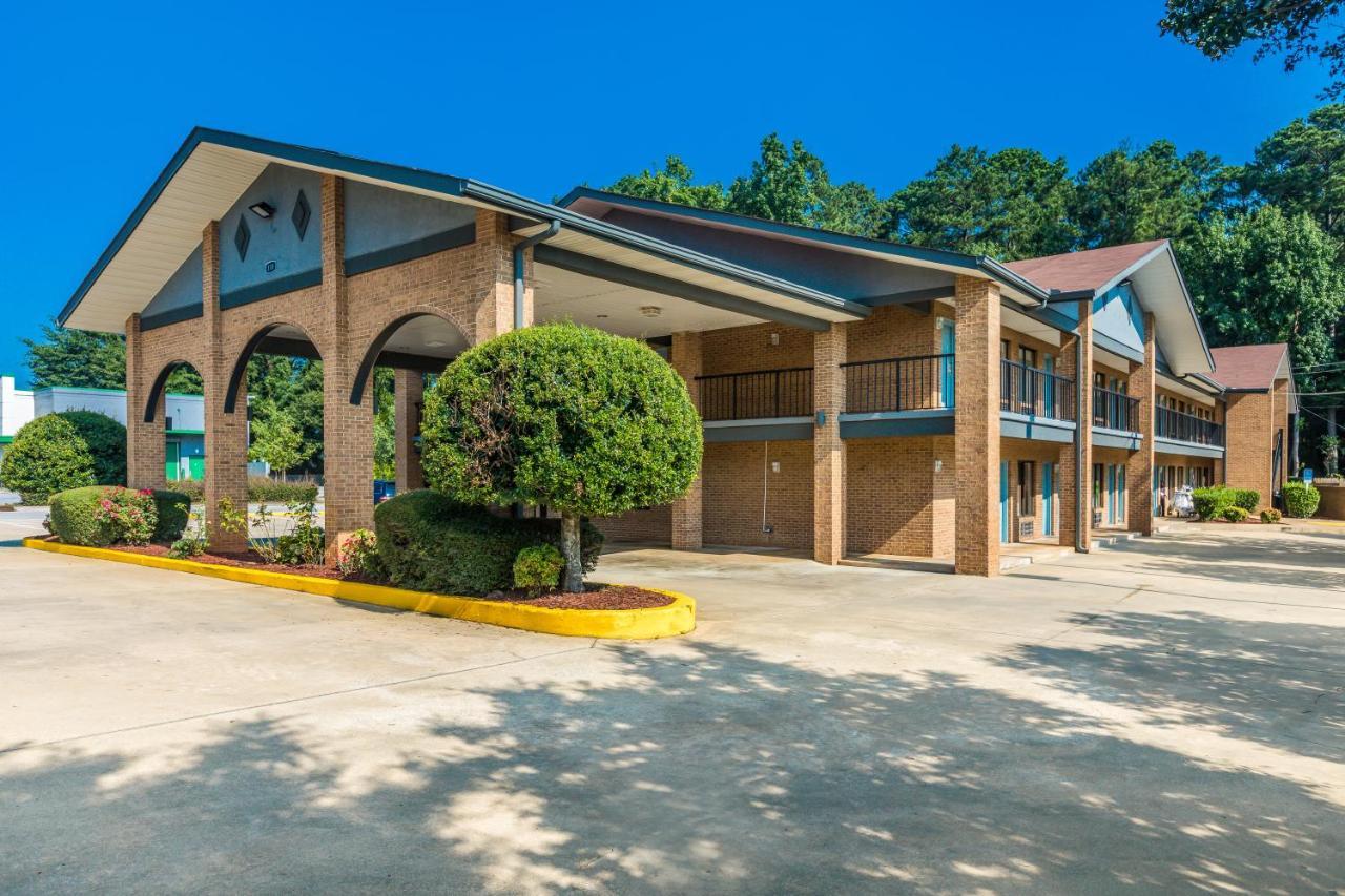 Americas Best Value Inn Stockbridge Eksteriør billede